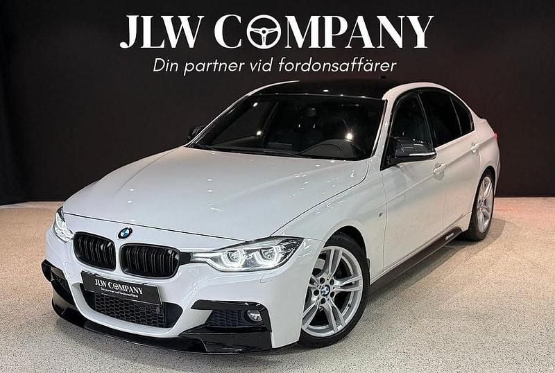Vit Begagnad 2016 BMW 330 M Performance Sedan | 269 000 kr (Dyr) - Bild 1/4