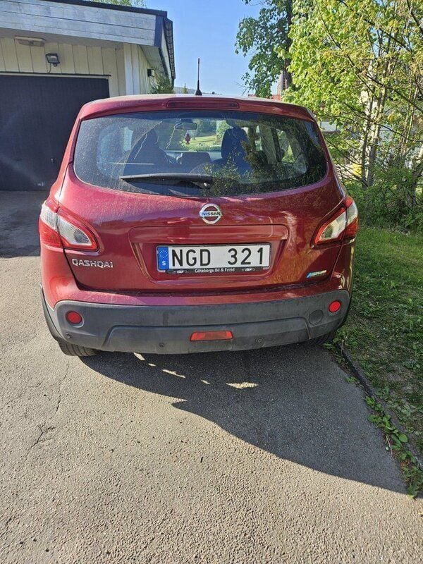 Röd Begagnad 2012 Nissan Qashqai SUV | 95 000 kr (Bra pris) - Bild 1/4