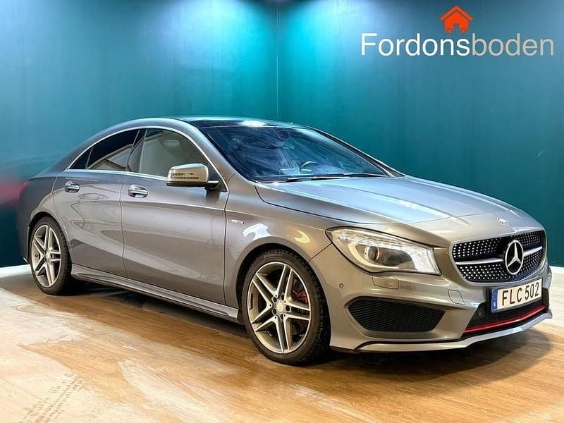 Mörkgrå Begagnad 2014 Mercedes CLA250 AMG Sedan | 194 900 kr (Marknadspris) - Bild 1/4