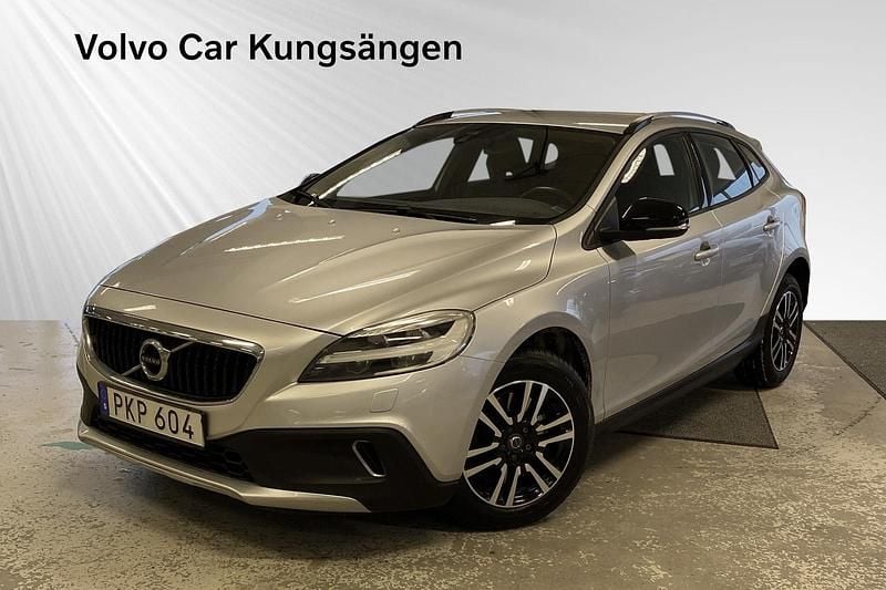 Silver Begagnad 2018 Volvo V40 CC Business Edition Kombi | 174 900 kr (Marknadspris) - Bild 1/3