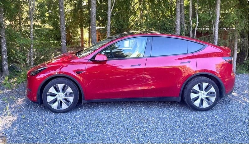 Röd Begagnad 2021 Tesla Model Y Long Range AWD SUV | 375 000 kr (Bra pris) - Bild 1/3