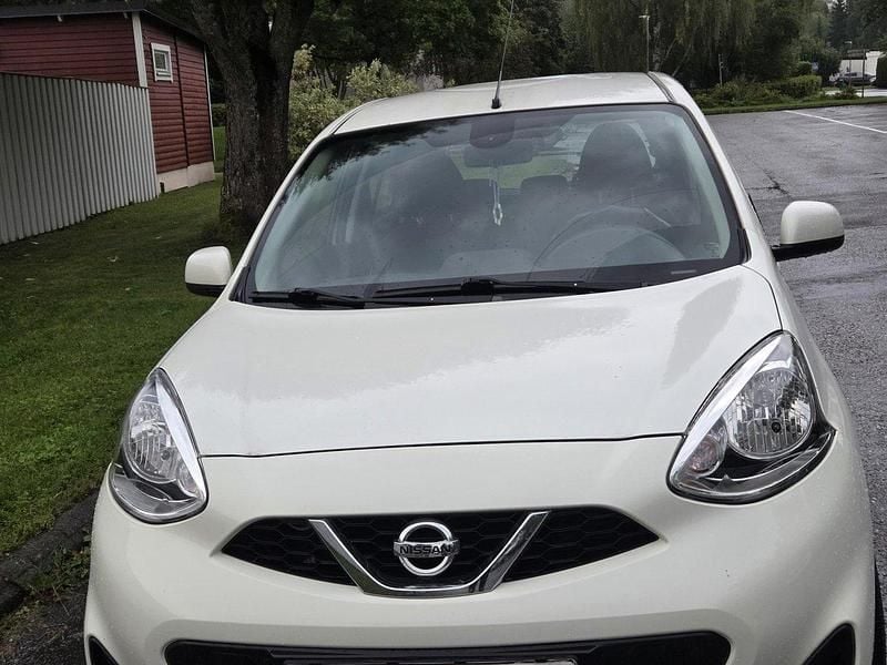 Vit Begagnad 2016 Nissan Micra Halvkombi | 59 000 kr (Lite dyr) - Bild 1/2