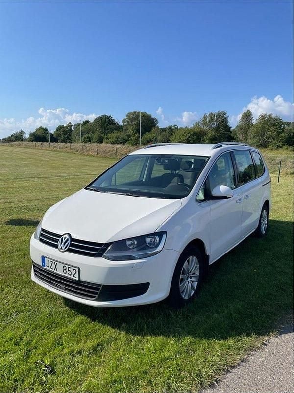 Vit Begagnad 2014 VW Sharan Minibuss | 120 000 kr (Superpris) - Bild 1/4