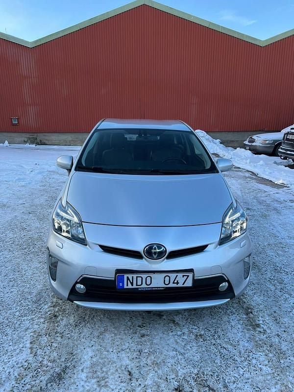 Begagnad Toyota Prius Plug-in Hybrid 136 HK (100 kW) 2013 Halvkombi