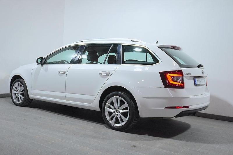 Begagnad Skoda Octavia Style 150 HK (110 kW) 2018 Vit Kombi
