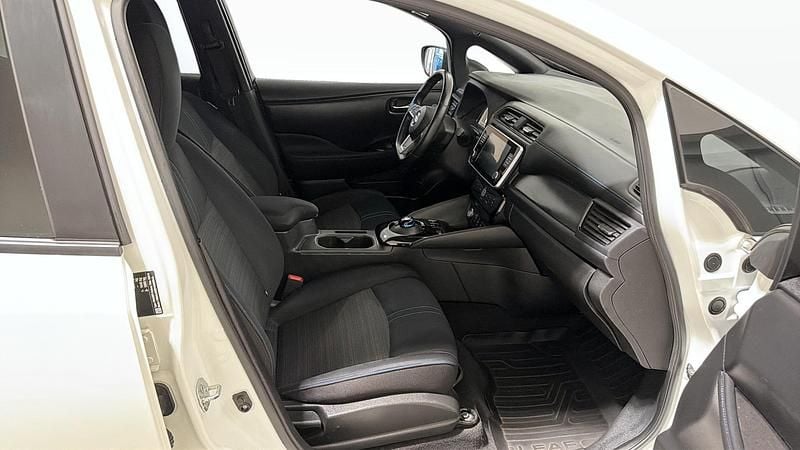 Begagnad Nissan Leaf 110 kW (150 HK) 2019 Vit Halvkombi