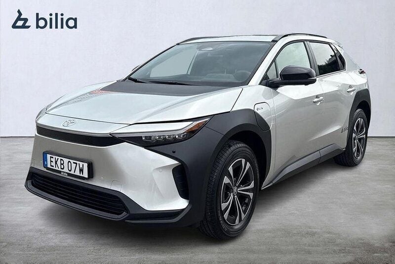 Silver Begagnad 2024 Toyota bZ4X Edition SUV | 489 900 kr - Bild 1/3