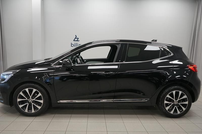 Begagnad Renault Clio V Techno 91 HK (66 kW) 2022 Svart Halvkombi