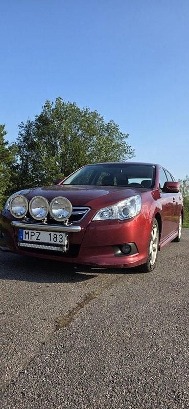 Röd Begagnad 2011 Subaru Legacy Kombi | 65 000 kr (Bra pris) - Bild 1/4