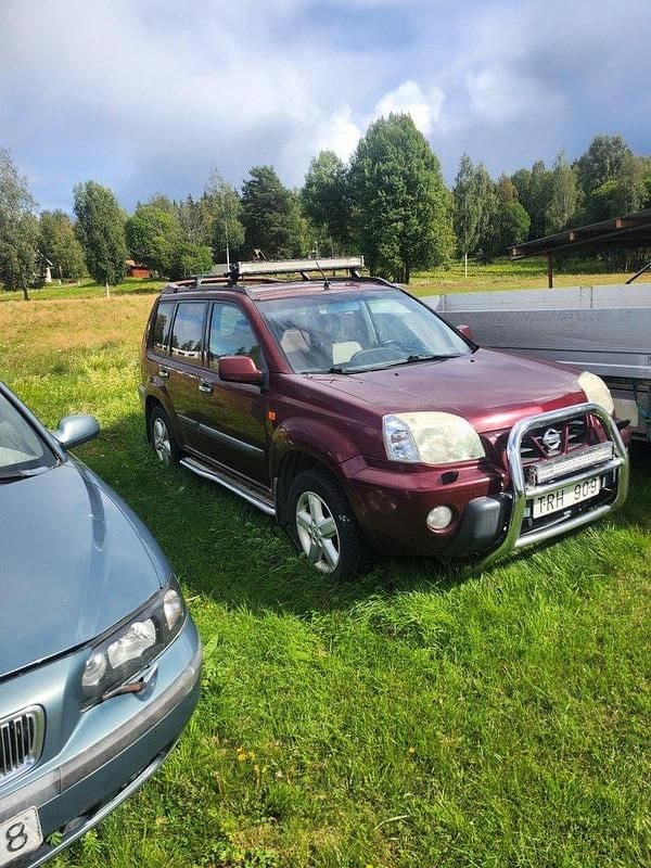 Röd Begagnad 2002 Nissan X-Trail SUV | 15 000 kr - Bild 1/3