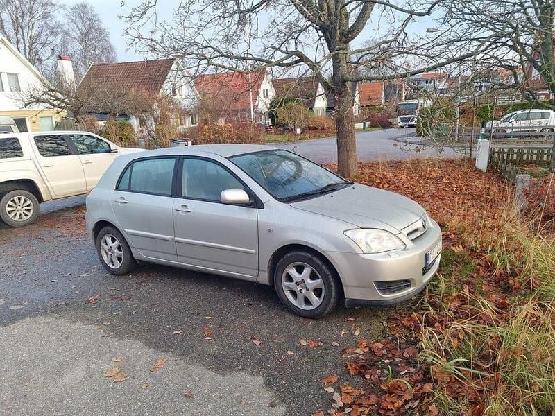 Begagnad 2006 Toyota Corolla Halvkombi | 34 000 kr (Marknadspris) - Bild 1/2