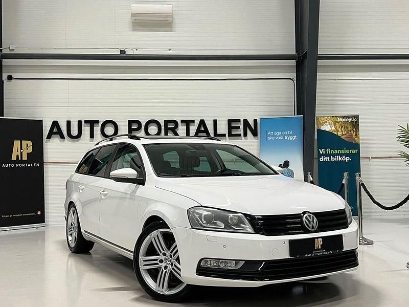 Vit Begagnad 2013 VW Passat GT Kombi | 69 900 kr (Marknadspris) - Bild 1/4