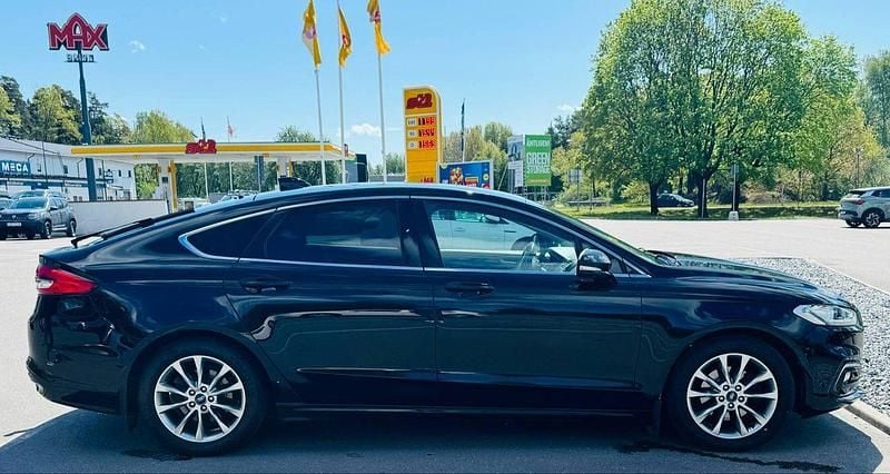 Svart Begagnad 2020 Ford Mondeo Halvkombi | 155 000 kr (Marknadspris) - Bild 1/4