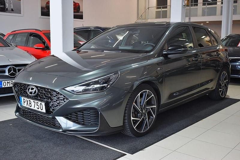 Grå ( amazon gray metallic) Begagnad 2022 Hyundai i30 N Line Halvkombi | 249 000 kr (Marknadspris) - Bild 1/4
