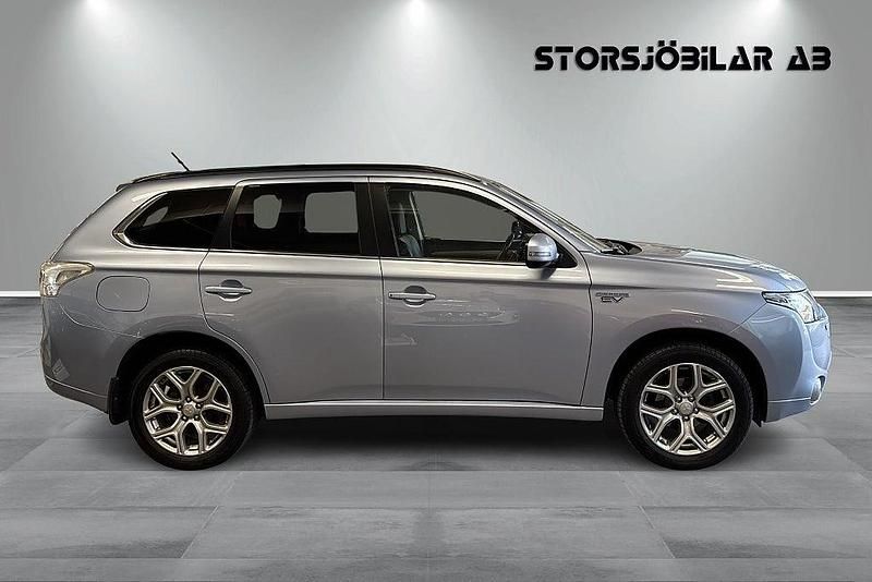Begagnad Mitsubishi Outlander P-HEV 121 HK (88 kW) 2014 Ljusblå SUV