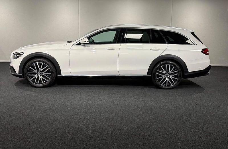 Begagnad Mercedes E220 All-Terrain Avantgarde 200 HK (147 kW) 2022 Vit Kombi