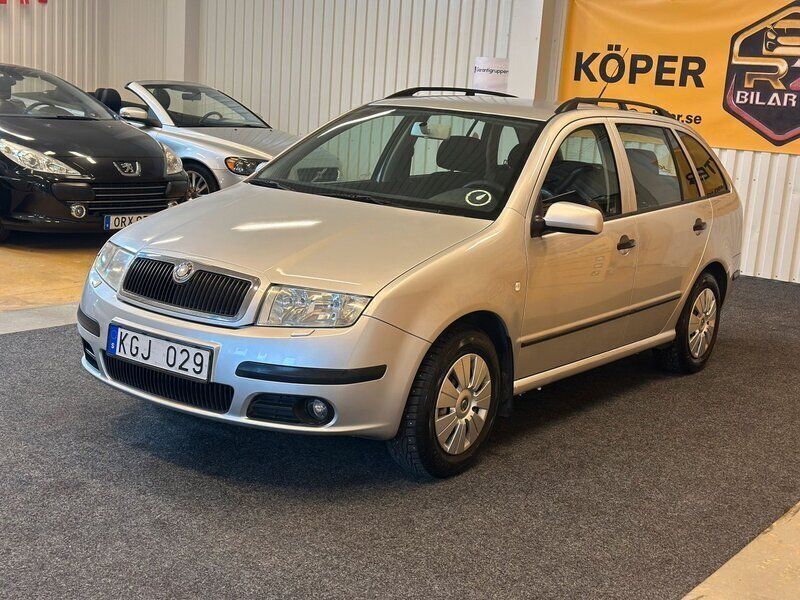 Begagnad Skoda Fabia 64 HK (47 kW) 2006 Silver Halvkombi