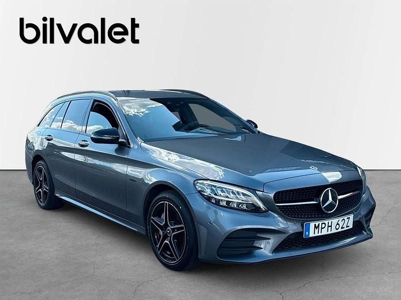 Begagnad Mercedes C300e AMG line 306 HK (225 kW) 2021 Grå Kombi