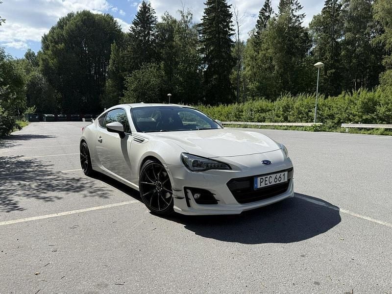 Vit Begagnad 2017 Subaru BRZ Sportkupé | 295 000 kr - Bild 1/4