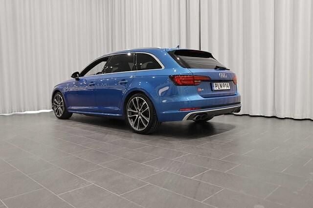 Begagnad Audi S4 Design 354 HK (260 kW) 2018 Individuell lackering, audi exclsuive Kombi