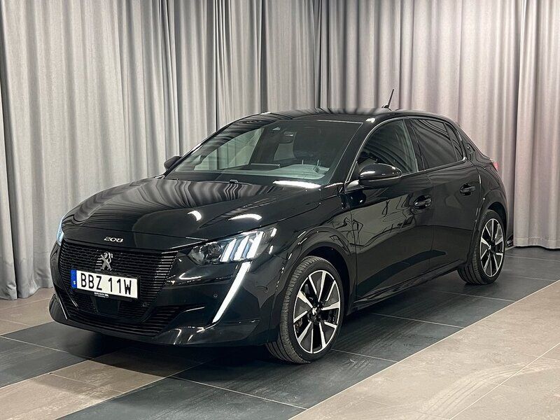 Svart Begagnad 2021 Peugeot e-208 GT Halvkombi | 184 800 kr (Marknadspris) - Bild 1/4