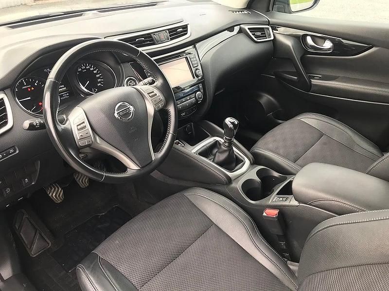 Begagnad Nissan Qashqai Tekna 111 HK (81 kW) 2015 Grå SUV