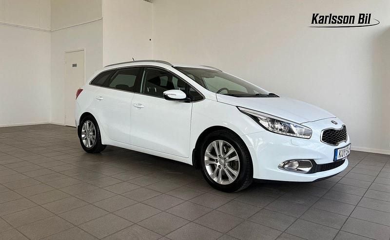 Vit Begagnad 2015 Kia Ceed Sportswagon Comfort Kombi | 89 900 kr (Marknadspris) - Bild 1/4