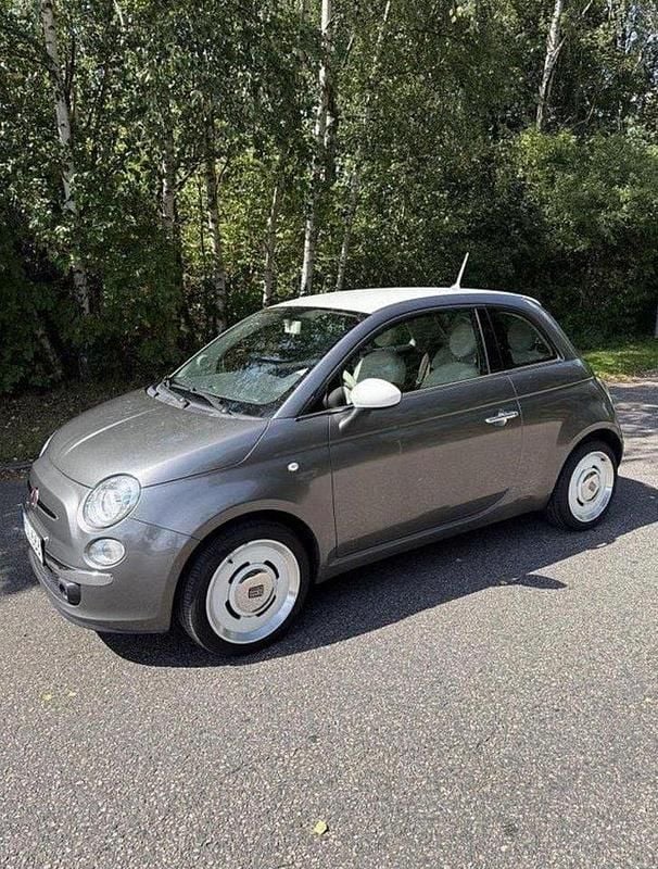 Grå Begagnad 2016 Fiat 500 Lounge Halvkombi | 94 990 kr (Marknadspris) - Bild 1/4