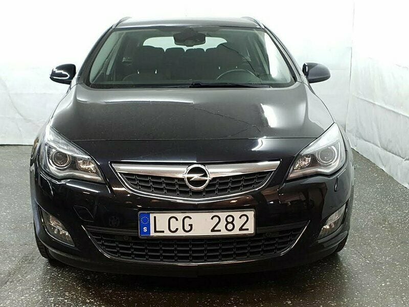 Begagnad Opel Astra 160 HK (117 kW) 2010 Svart Kombi