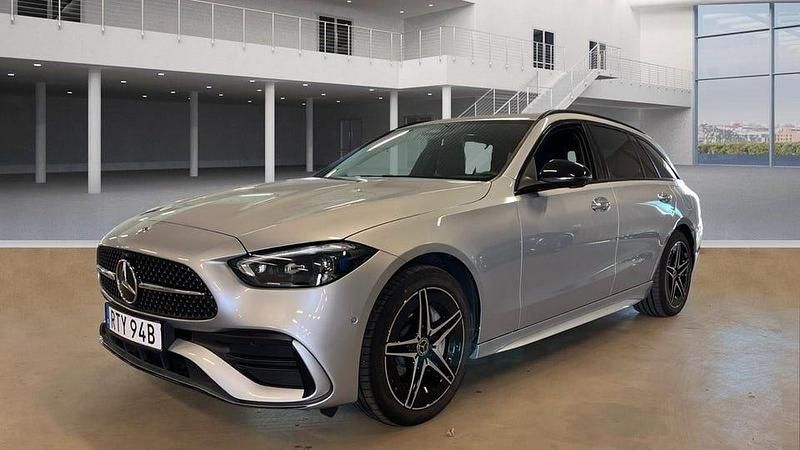 Silver Begagnad 2025 Mercedes C300 AMG Kombi | 509 000 kr - Bild 1/3