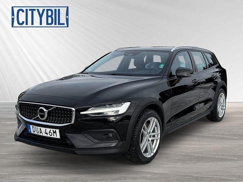 Svart Begagnad 2021 Volvo V60 CC Kombi | 269 900 kr (Marknadspris) - Bild 1/4