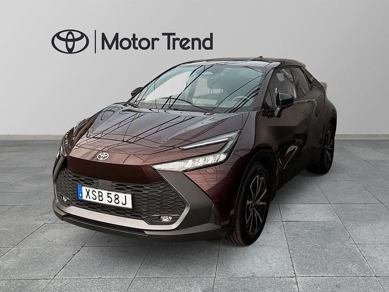 Lila Begagnad 2024 Toyota C-HR Style SUV | 349 900 kr (Marknadspris) - Bild 1/4