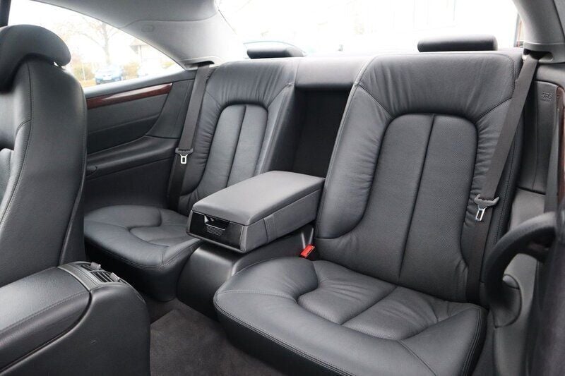 Begagnad Mercedes CL500 AMG 417 HK (306 kW) 2002 Grå silver Sportkupé