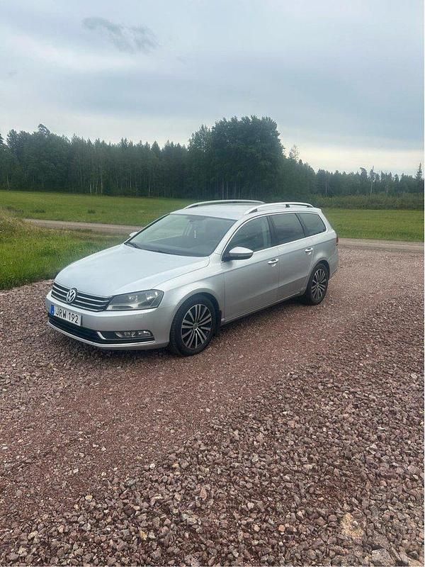 Silver Begagnad 2012 VW Passat Kombi | 68 500 kr (Marknadspris) - Bild 1/4