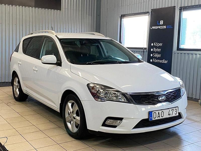 Vit Begagnad 2011 Kia Ceed Sportswagon Kombi | 34 900 kr (Marknadspris) - Bild 1/4