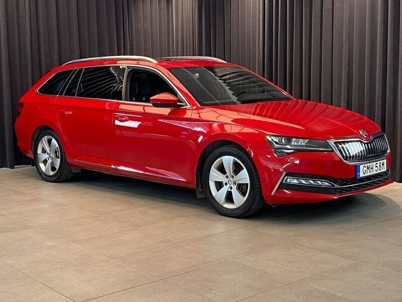 Röd Begagnad 2019 Skoda Superb Business Line Kombi | 234 500 kr (Marknadspris) - Bild 1/4