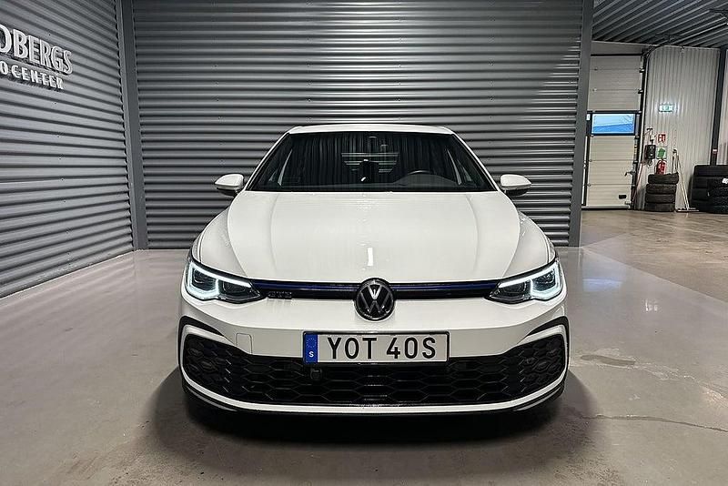 Begagnad VW Golf VIII GTE 245 HK (180 kW) 2020 Vit Halvkombi