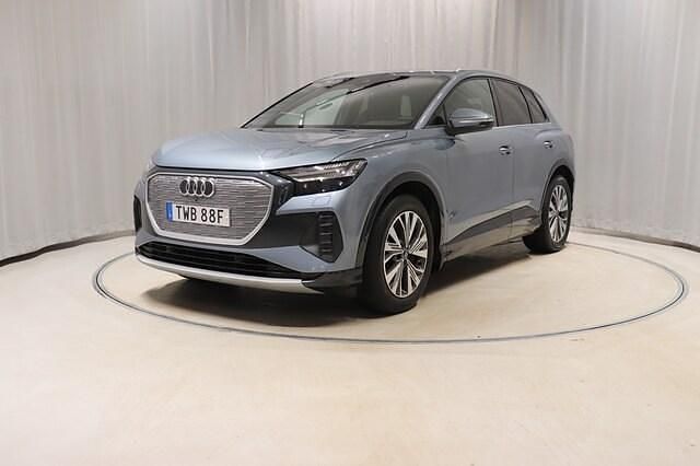 Blå Begagnad 2022 Audi Q4 e-tron Advanced SUV | 328 800 kr (Marknadspris) - Bild 1/4