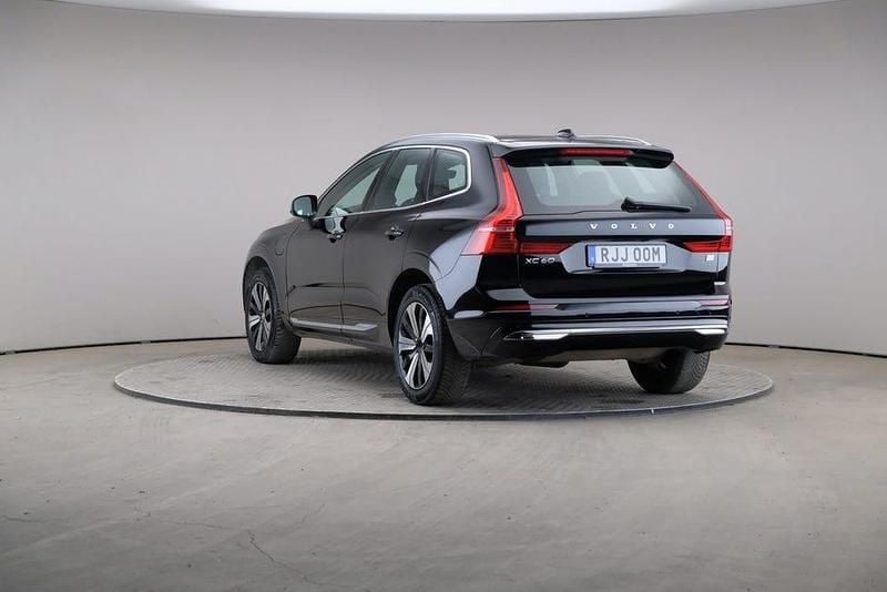 Begagnad Volvo XC60 Momentum 350 HK (257 kW) 2022 Black (solid) SUV