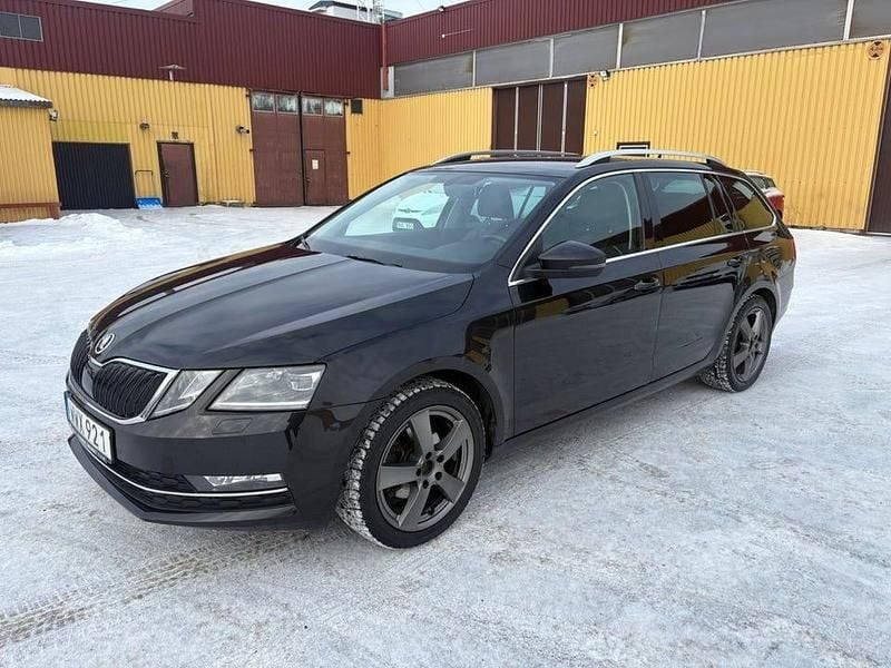 Begagnad Skoda Octavia Style 150 HK (110 kW) 2018 Svart Kombi