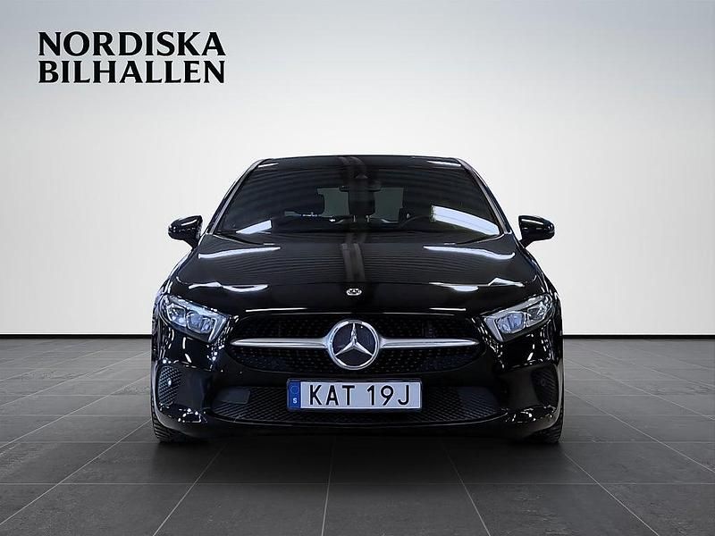 Begagnad Mercedes A180 136 HK (100 kW) 2018 Svart Halvkombi