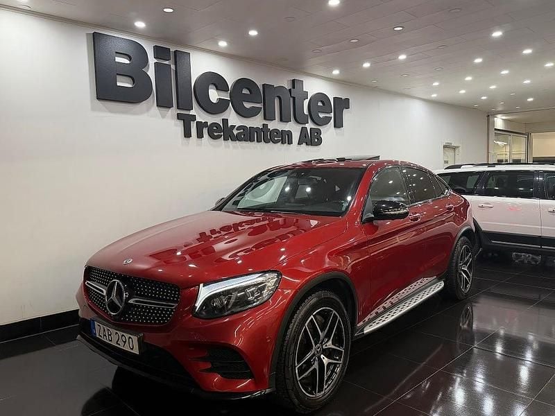 Röd Begagnad 2017 Mercedes GLC250 AMG Sportkupé | 349 900 kr (Marknadspris) - Bild 1/4
