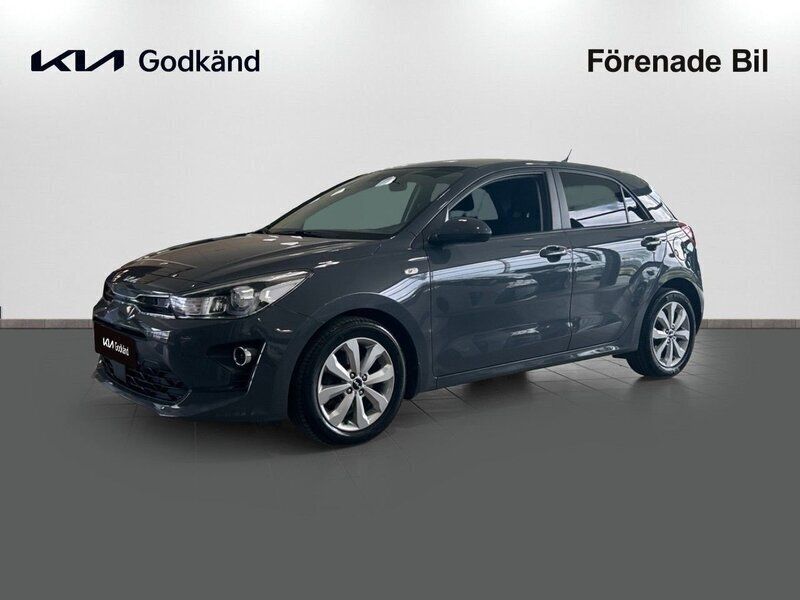 Grå Begagnad 2022 Kia Rio Advance Halvkombi | 199 000 kr (Marknadspris) - Bild 1/4