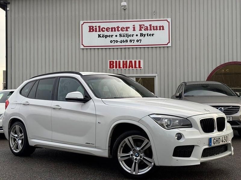 Vit Begagnad 2014 BMW X1 M Sport SUV | 139 900 kr (Lite dyr) - Bild 1/4