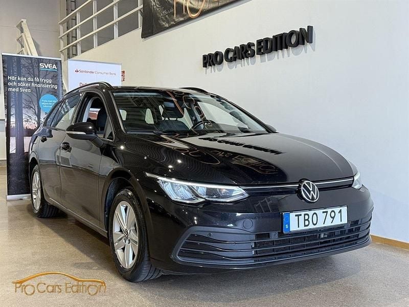 Svart Begagnad 2022 VW Golf VIII Kombi | 214 900 kr (Bra pris) - Bild 1/4