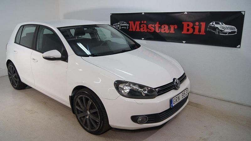 Vit Begagnad 2010 VW Golf Halvkombi | 34 900 kr (Marknadspris) - Bild 1/4