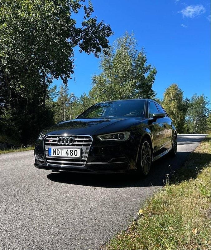 Svart Begagnad 2016 Audi S3 Halvkombi | 260 000 kr (Superpris) - Bild 1/4