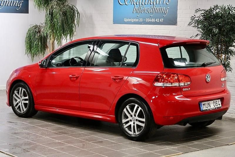 Begagnad VW Golf VII 105 HK (77 kW) 2012 Röd Halvkombi