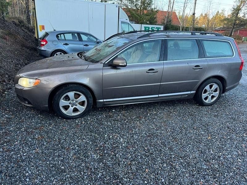 Begagnad 2010 Volvo V70 Momentum Kombi | 14 000 kr - Bild 1/4