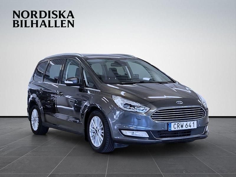 Grå Begagnad 2015 Ford Galaxy Titanium Minibuss | 174 795 kr (Marknadspris) - Bild 1/4